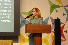 In ceea ce priveste legea societatilor 31/1990 mentionam ca este interzis cumulul calitatii de director general la o societate pe actiuni cu un contract ca atare, administratorul este el insusi un mandatar al societatii numai ca, mandatul administratorului are o natura duala, adica obligatiile din mandat se. Juridice Moldova