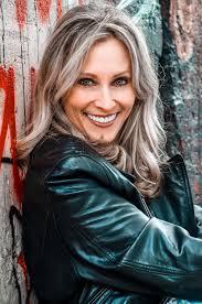 Sara Holden's Instagram, Twitter & Facebook