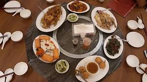 Makan bersama keluarga sudah lama dikenal sebagai momen yang dapat meningkatkan ikatan antar anggota keluarga. Tradisi Kumpul Dan Makan Bersama Keluarga Besar Di Restoran Angke Suara Com Line Today