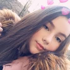 Monique Markham's Instagram, Twitter & Facebook