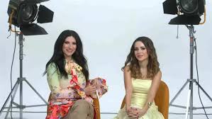 Laura Pausini e Sandy revelam bastidores inéditos de parceria em entrevista ao “Altas Horas”