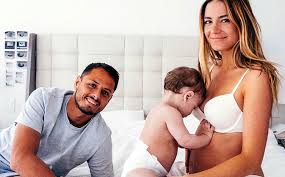 Sarah kohan, harta de que digan que su hijo es de diego dreyfus y no es de chicharito: Chicharito Discute En Redes Y Defiende A Su Coach Mental Mediotiempo