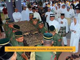 Tengku amir nasser ibrahim ibni almarhum tengku arif bendahara ibrahim (born on 25 august 1986) is a member of pahang royal family. Tengku Arif Bendahara Pahang Selamat Dikebumikan Youtube