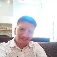 What are the best kid-friendly hotels in South Dakota with a bar and  restaurant?