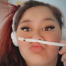 Tia Bloom (@tiaxartist)