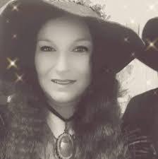 Lisette Ellis's Instagram, Twitter & Facebook