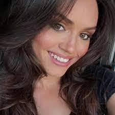 Diane Leathers's Instagram, Twitter & Facebook