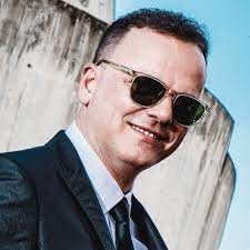 The neapolitan artist was one of the great protagonists of cornetto battiti live, in which he brought his latest single assaje. Gigi D Alessio