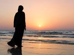 Memenuhi tuntutan syariat islam, batasan aurat wanita dan beberapa aspek lain yang dibincangkan. Kewajiban Menutup Aurat Wanita Dan Batasannya