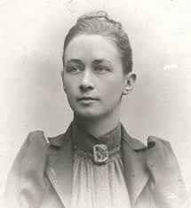 🐝 This is bee keeper Harold Chang, also known as Barry. Barry arrived in  Liverpool from Jamaica in 2001 and realised there were not many honeybees  around the city. Today Barry has