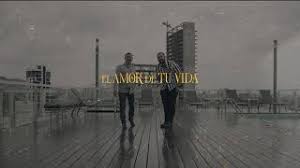 Por su amor has hecho cosas que jamás harías por mí tal vez las mismas que de tonto hice por ti ya no fumas y no bebes en y todos los momentos que viví contigo seré un coleccionista si tu amor no vuelve pateando las paredes con tantos recuerdos rayándome la vida con tanto silencio. Letra El Amor De Tu Vida Carin Leon Con Tony Melendez Letra Youtube