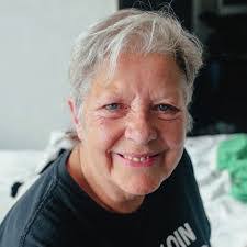 Carla Newell's Instagram, Twitter & Facebook