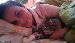 Duerme hasta 22 horas diarias, pero sigue cansada!