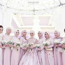 Lovely Indonesian Bride Fairuzsakinah And Her Besties Congratulations Photo By Imagenic Via Tiararahmaaa Pengantin Pengantin Muslim Gaun Pengantin