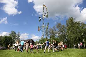 Learn vocabulary, terms and more with flashcards, games and other study tools. Midsommarstangen Restes Pa Kimo Bruk Aven I Ar Se Bilderna Har Vasabladet