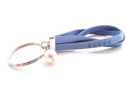 schlusselanhanger mit wunschtext leder anhanger munzipunza schlusselanhanger handmade personalisiert schlusselanhanger geschenke fur brautjungfern leder