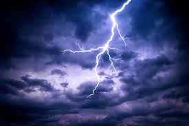 Trsnetul este o descarcare electrica in scanteie care se produce in atmosfera terestra, fie intre doi nori. Fenomene Ale Naturii Cele Mai Frecvente Fenomene Din NaturÄƒ Libertatea