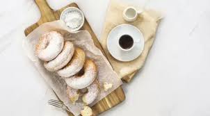 Ingat, jangan mencampurkan ragi, mentega, dan garam secara bersamaan karena bisa membuat adonannya tidak mengembang dan justru memiliki tekstur. Cara Membuat Donat Tepung Ketan Tanpa Ragi Lifestyle Fimela Com