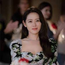 It revolves around three women who are friends, all on the verge of turning 40. Son Ye Jin Bio Age Net Worth Height In Relation Nationality Body Measurement Career