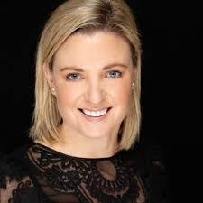 Sandy Carruthers's Instagram, Twitter & Facebook