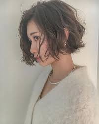 切りっぱなしボブ に くせ毛風パーマ の 組み合わせが人気 春に向けてイメージチェンジもお任せください大人っぽいハンサムヘアを提案します 金曜日からのご予約お待ちしてます shima ボブ ショートボブ オトナ可愛い 大人かわいい ヴィンテージファッシ