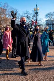 She was elected to the position in 2020. Inauguration Von Joe Biden Kamala Harris Die Schonsten Looks Gala De