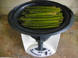 Salade d'asperges blanches, asperges blanches rôties, risotto aux asperges blanches d'alsace et au safran. Cuisson Des Asperges Thermomix Blog Cuisine Thermomix Avec Recettes Pour Le Tm5 Tm31 Recette Thermomix Idee Recette Thermomix