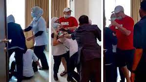 Insiden pria ngaku polisi jambak pukul perawat di rumah sakit siloam, palembang menjadi perhatian lantaran viral di media sosial. 3gkubdrjmguvym