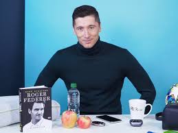 Als zweiter spieler der bundesligageschichte hat robert lewandowski die marke von 300 treffern geknackt. Robert Lewandowski Ohne Diese 10 Dinge Kann Der Weltfussballer Nicht Leben Gq Germany