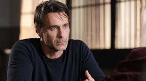 Solo che uno è sveglio nelle tenebre e l'altro. Raoul Bova Sulla Fiction Buongiorno Mamma C E Qualcosa Di Misterioso Lanostratv