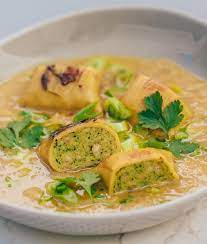Zwiebelsuppe Mit Gebratenen Maultaschen In 2021 Gebratene Maultaschen Rezepte Zwiebelsuppe