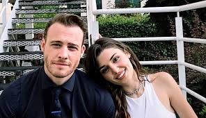 Stefano d'anna'nın tanrılar okulu kitabı. Hande Ercel Ve Kerem Bursin Aski Belgelendi El Ele Yakalandilar