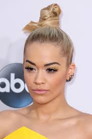 Let me know in the comments below! Loose Messy Buns Novocom Top