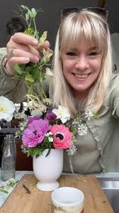 I love propagating plants to make more free plants! Who is excited to smell  sweet peas this year?! 🥰