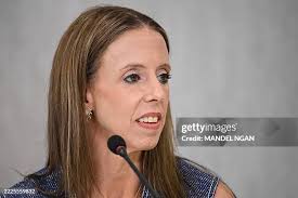 292,721 Chief Economic Stock Photos, High-Res Pictures, and Images