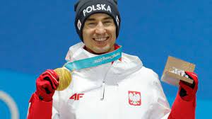 Kamil stoch wygrał olimpijski konkurs skoków narciarskich na dużym obiekcie w pjongczangu! Wzruszajace Chwile W Pjongczangu Kamil Stoch Odebral Zloty Medal Olimpijski Polsat News