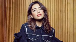 After working as a model, she signed with warner bros. Fakta Menarik Dua Lipa Jadi Penjaga Tiket Klub Malam Hingga Cetak Kesuksesan Okezone Celebrity