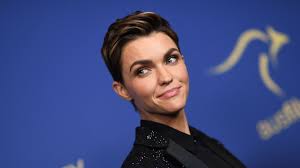 May 06, 2019 · ruby rose frisur. Frisur Mit Politischer Botschaft Ruby Rose Zeigt Herz Promiflash De