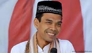 Ustadz abdul somad lahir di pulau sumatra, tepatnya di pekanbaru, riau pada tanggal 18 mei 1977. Kaya Raya Rumah Ustadz Abdul Somad Ternyata Sesederhana Ini