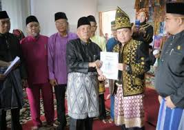 Masyarakat = masyarakat yang terlibat dalam bidang andaman bertanggungjawab untuk memelihara adat istiadat pusaka lama ini. H Al Haris Lam Tak Hanya Urusi Perkawinan Dan Gelar Situs Resmi Pemerintah Kabupaten Merangin