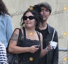 Photos And Pictures Billie Joe Armstrong5735 Jpg Nyc 09 17 10 Exclusive Billie Joe Armstrong Of Green Day And Wife Adrienne Armstrong Eating Ice Cream And Buying Some Artwork From 2 Street Vendors While Билли джо армстронг (billie joe armstrong). exclusive billie joe armstrong