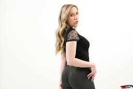 Alaina Taylor Takes Care Of Business - PORNSTARS.TUBE