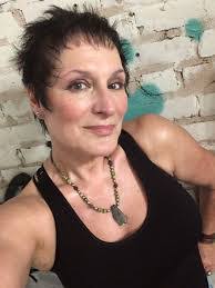 Lynn Mott's Instagram, Twitter & Facebook