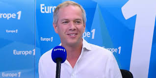 Votre journal sur papier, web, tablette et mobile. Lorsqu Il Presente Le 20 Heures De Tf1 Julien Arnaud Se Sent Comme Superman