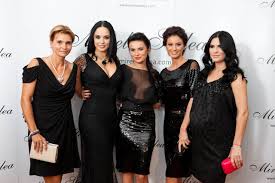 Ea a realizat timp de 9 sezoane emisiunea 'surprize surprize', si este jurat al unei alte emisiuni de succes, 'uite cine dansează'. Andreea Marin Geanina Ilies Si Ellie White Sexy Si Elegante In Noile Rochii Mirela Stelea Admirate De Ion Tiriac Si De Peste 100 De Invitati Adpm