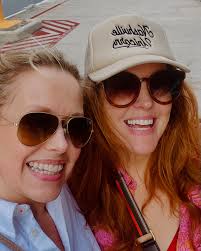 It's been a challenging and hard year all over the world. Let's love the  world back with a big hug❣️