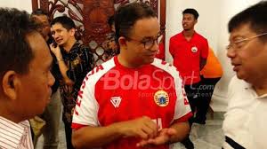Ada rasa bangga tersendiri saat kamu punya baju/kaos hasil desain sendiri, sebab kamu akan. Beredar Desain Baju Persija Untuk Pns Arahan Anies Baswedan Ada Corak Loreng Macan Tribun Jateng