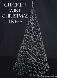 Chicken Wire Christmas Trees Could Paint White Sparkly And Decorate Outdoor Christmas Tree Diy Christmas Lights Christmas Decor Diy