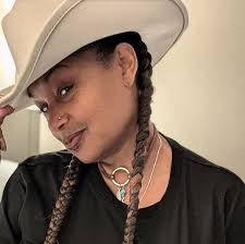 Monet Peterson's Instagram, Twitter & Facebook