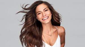 Demet özdemir ile ilgili detaylı bilgi alabilir, kim olduğunu, nereli olduğunu, yaşını ve boyunu öğrenebilir. Demet Ozdemir Kimdir Kac Yasinda Ve Nereli